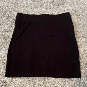 Nollie trendy black stretchy mini skirt size small